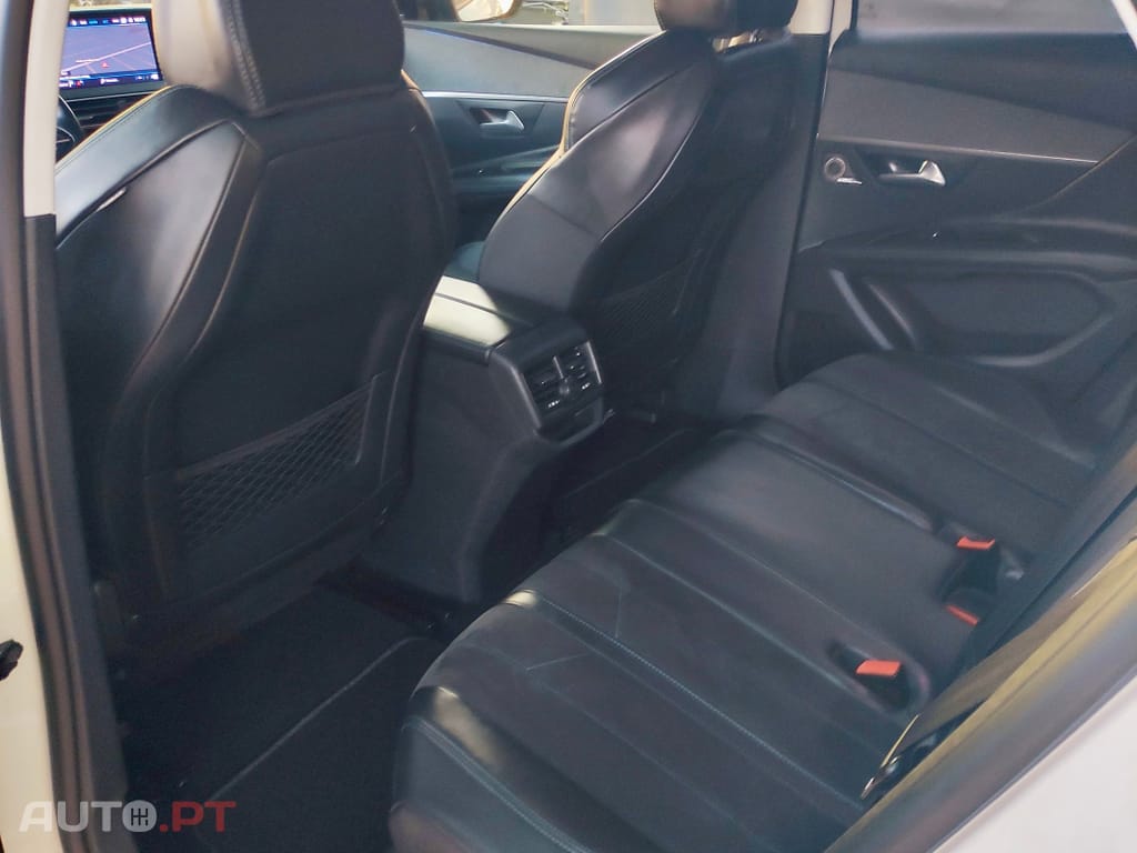 Peugeot 3008 1.2 PureTech Allure Grip Control EAT6