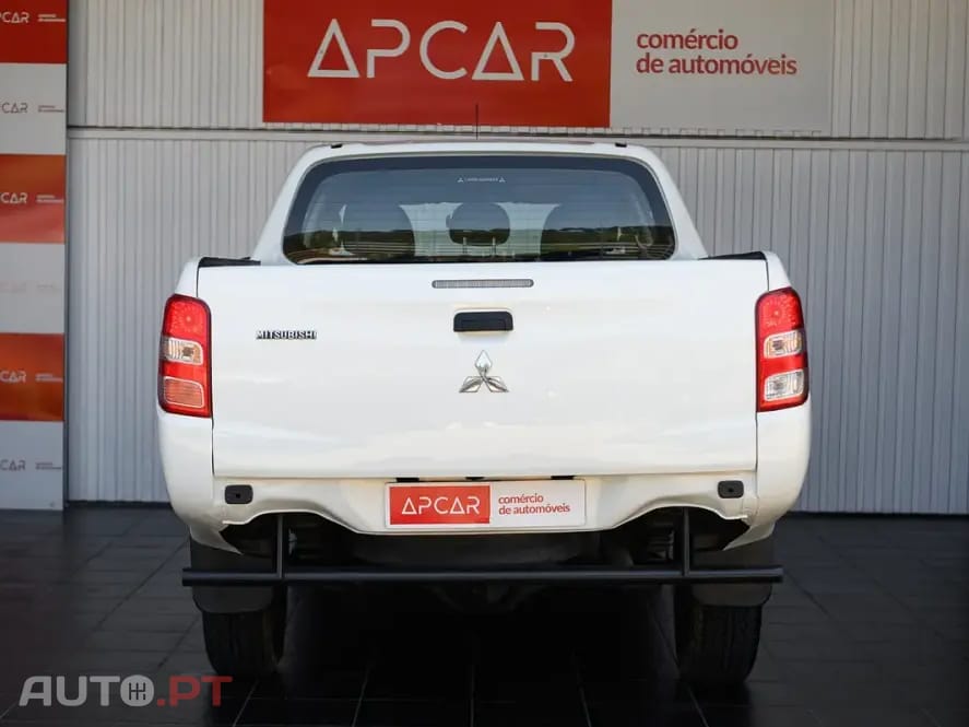 Mitsubishi L200 2.4 DI-D CD Invite 4WD