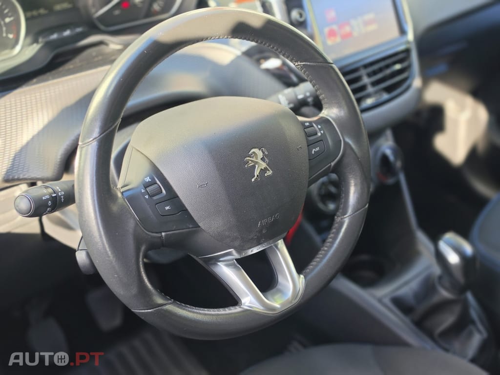 Peugeot 208 1.2 PureTech Signature