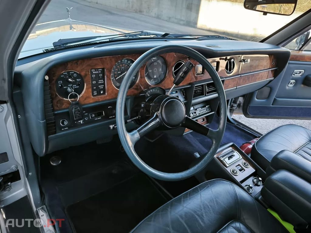 Rolls Royce Silver Spur 2 AXLE RIGID BODY 4 DOOR SALOON