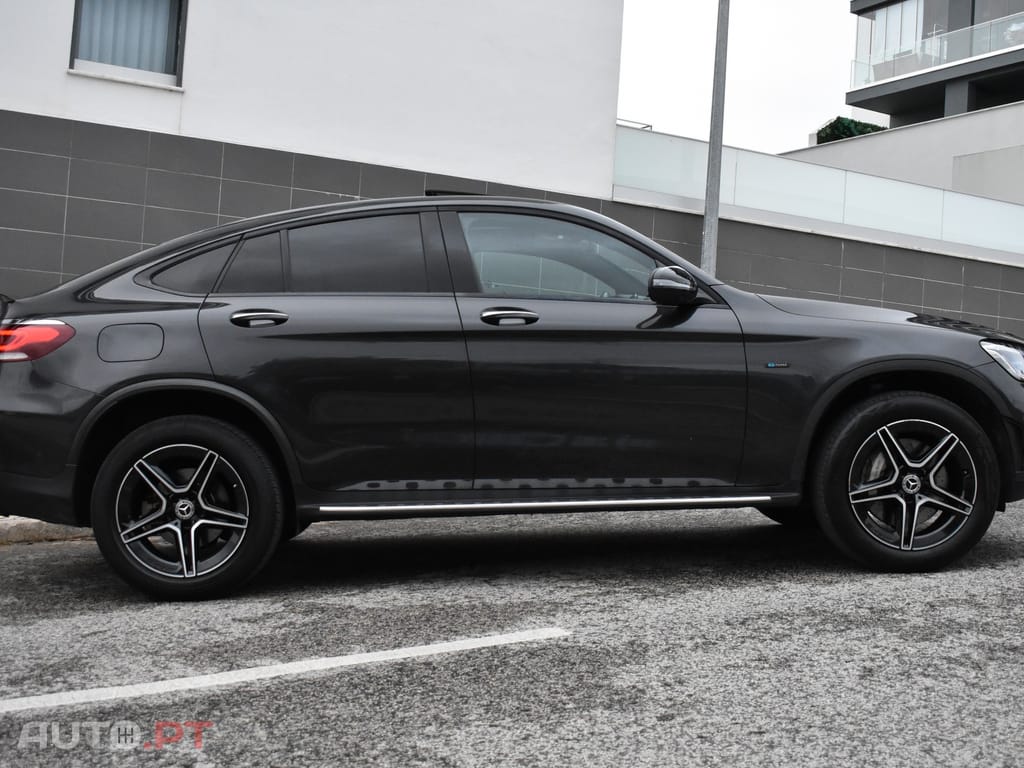 Mercedes-Benz GLC 300 e Coupe 4Matic 9G-TRONIC AMG Line
