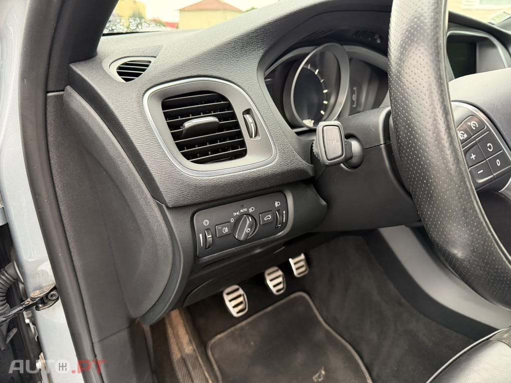 Volvo V40 2.0 D2 R-Design