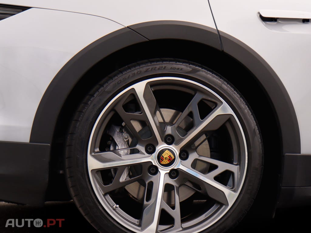 Porsche Taycan 4