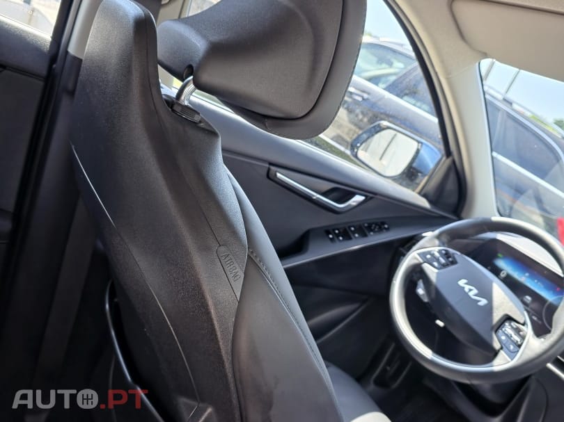 Kia Niro 64kWh Drive — fotografia 12