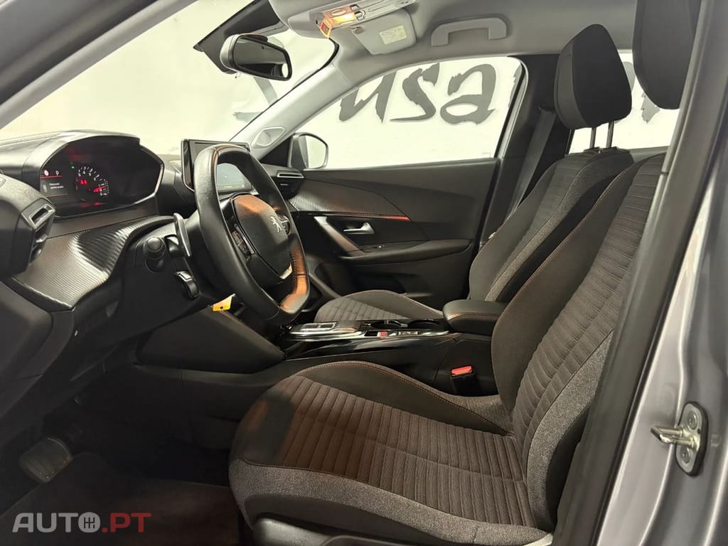 Peugeot 2008 1.2 PureTech Active EAT8