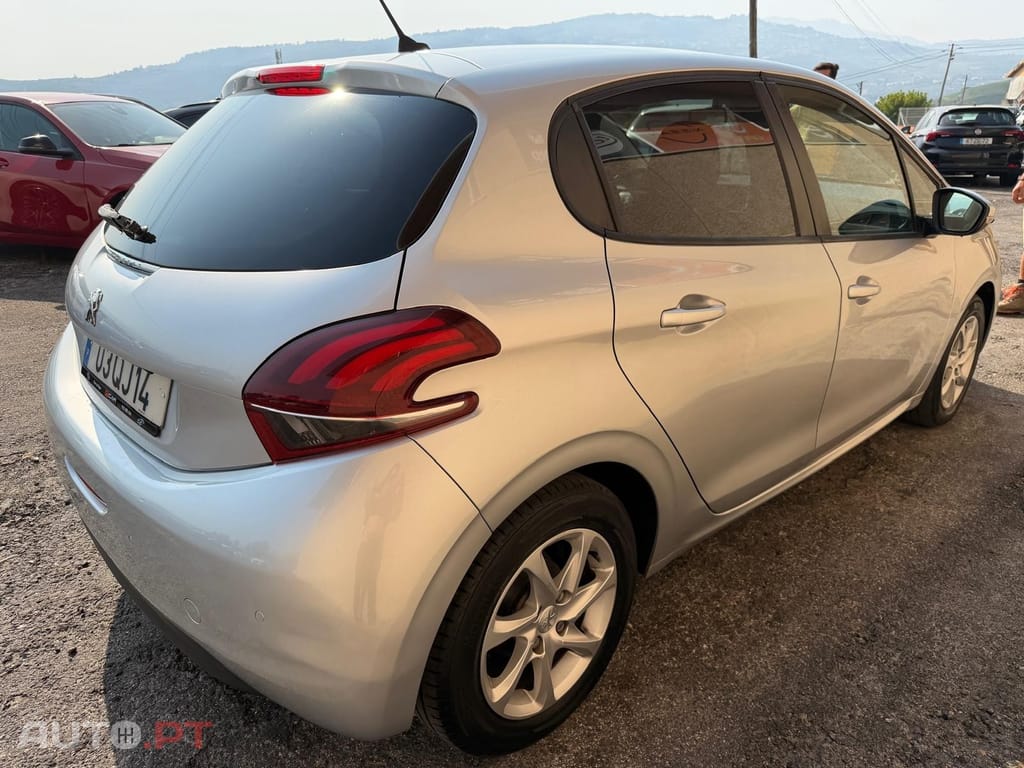 Peugeot 208 1.2 PureTech Signature