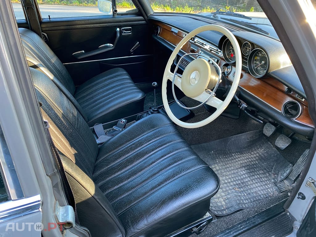 Mercedes-Benz 280 S (RHD)
