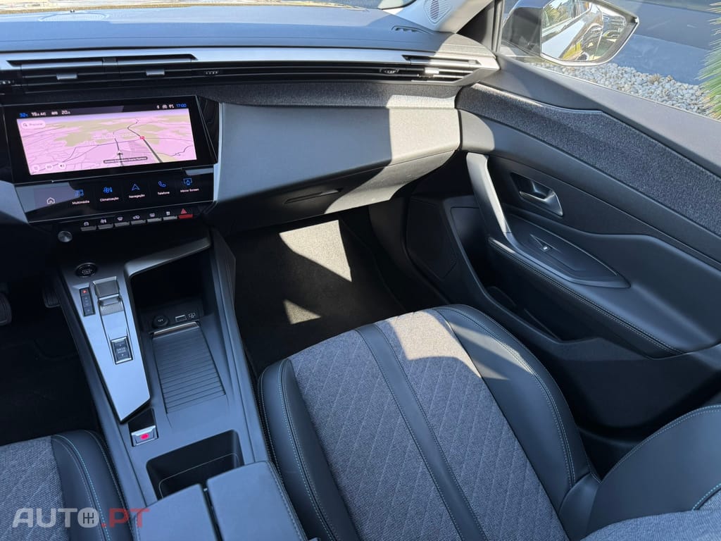 Peugeot 408 1.6 Hybrid Allure e-EAT8