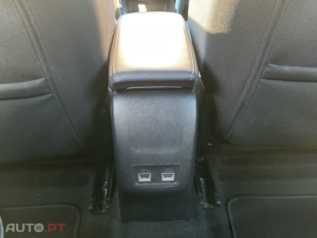 Peugeot E-2008 50 kWh Allure Pack