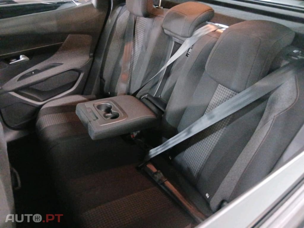 Peugeot 3008 1.5 BlueHDi Active