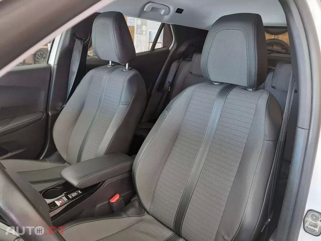 Peugeot 2008 PureTech 130 Allure Pack