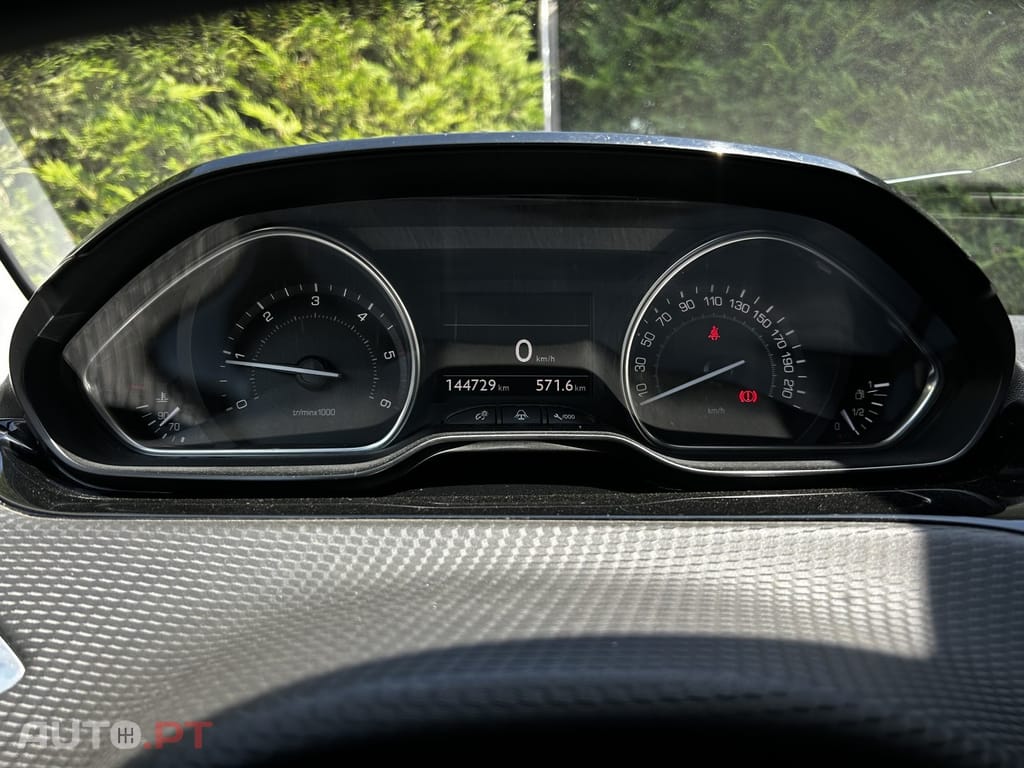 Peugeot 2008 1.6 e-HDi Allure
