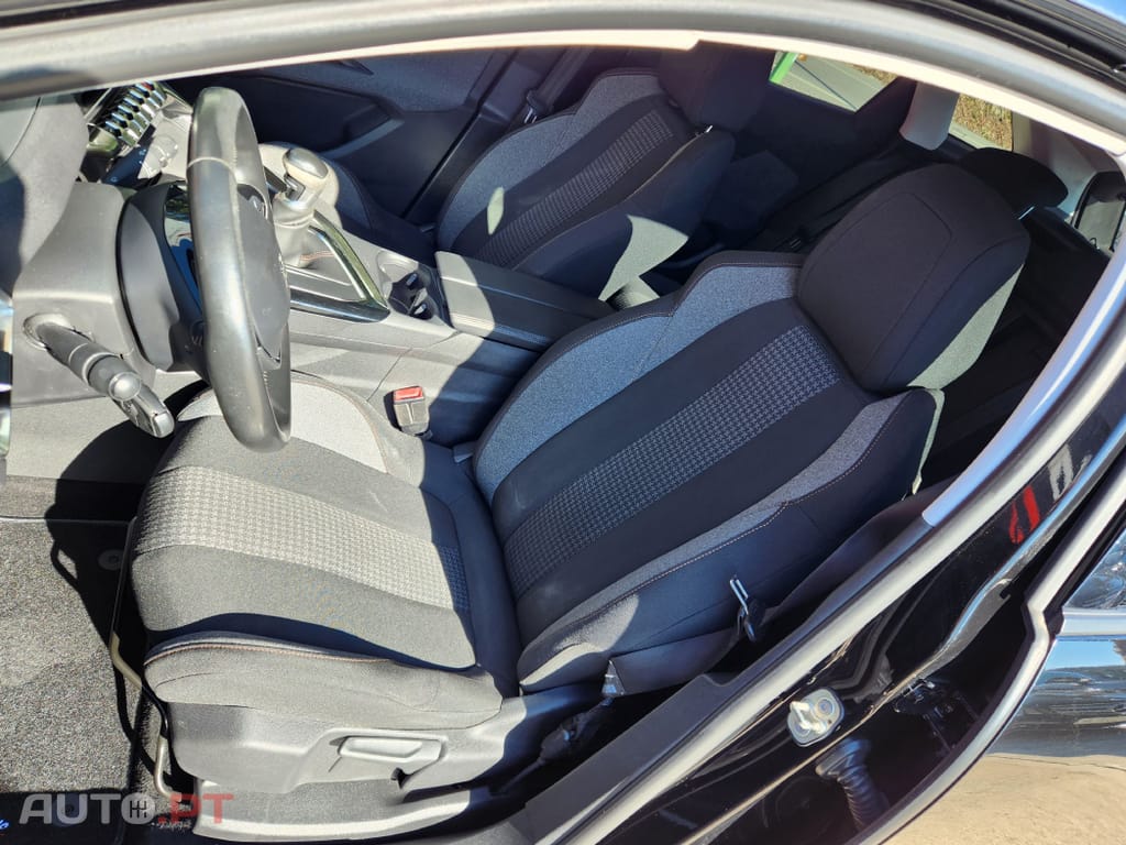 Peugeot 3008 1.5 BlueHDi Active
