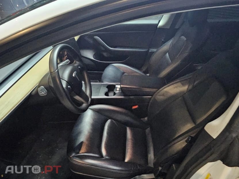 Tesla Model 3 Standard Range Plus RWD