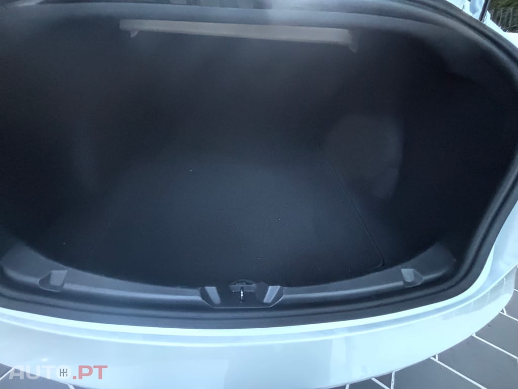 Tesla Model 3 Standard Range Plus RWD