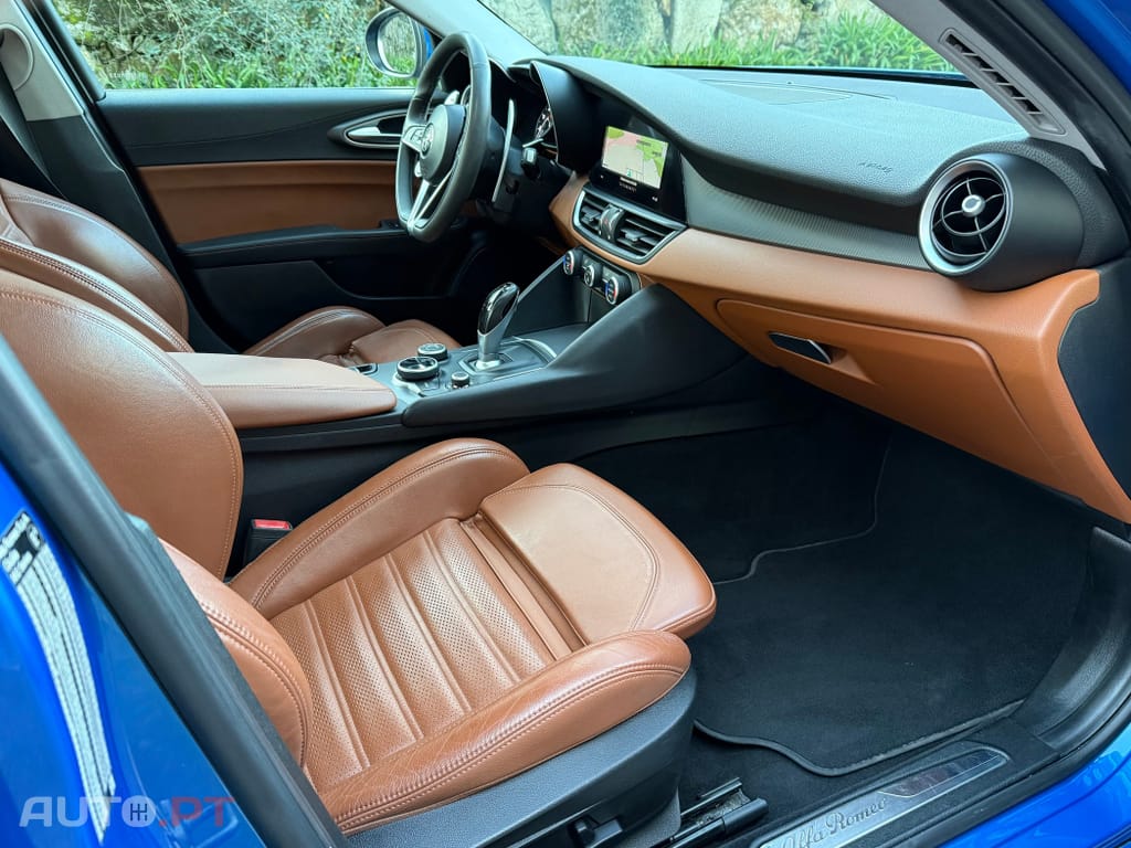 Alfa Romeo Giulia 2.0 Turbo 16V AT8-Q4 Veloce
