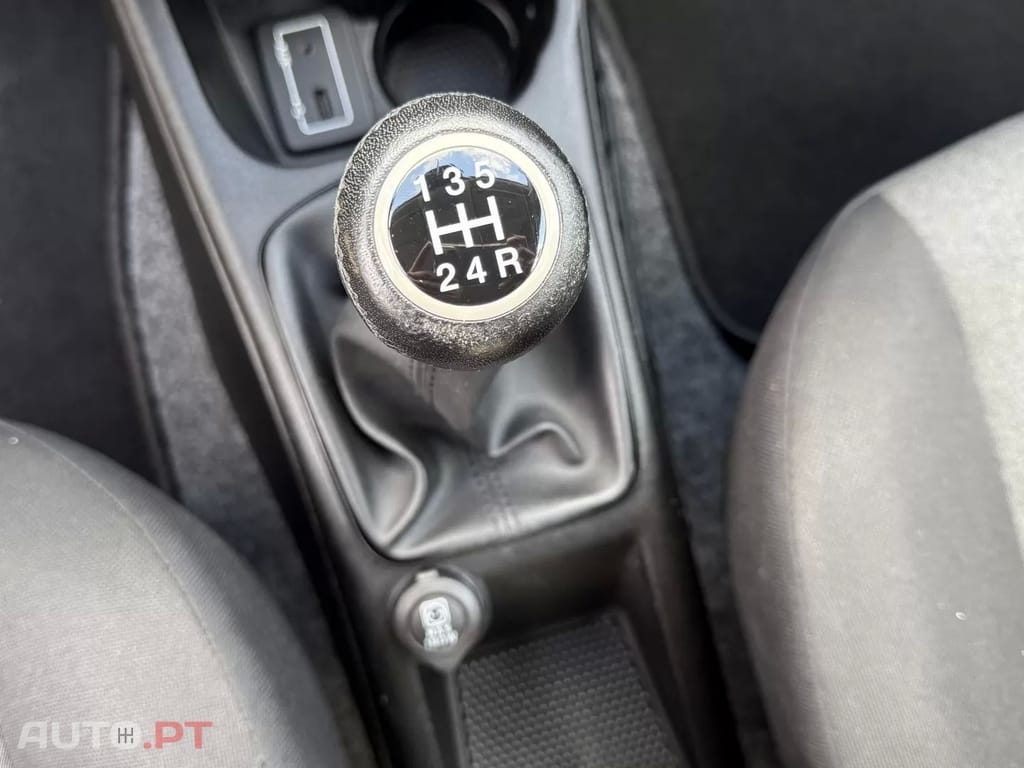 Fiat Punto 1.3 M-Jet Lounge Start&Stop — fotografia 25