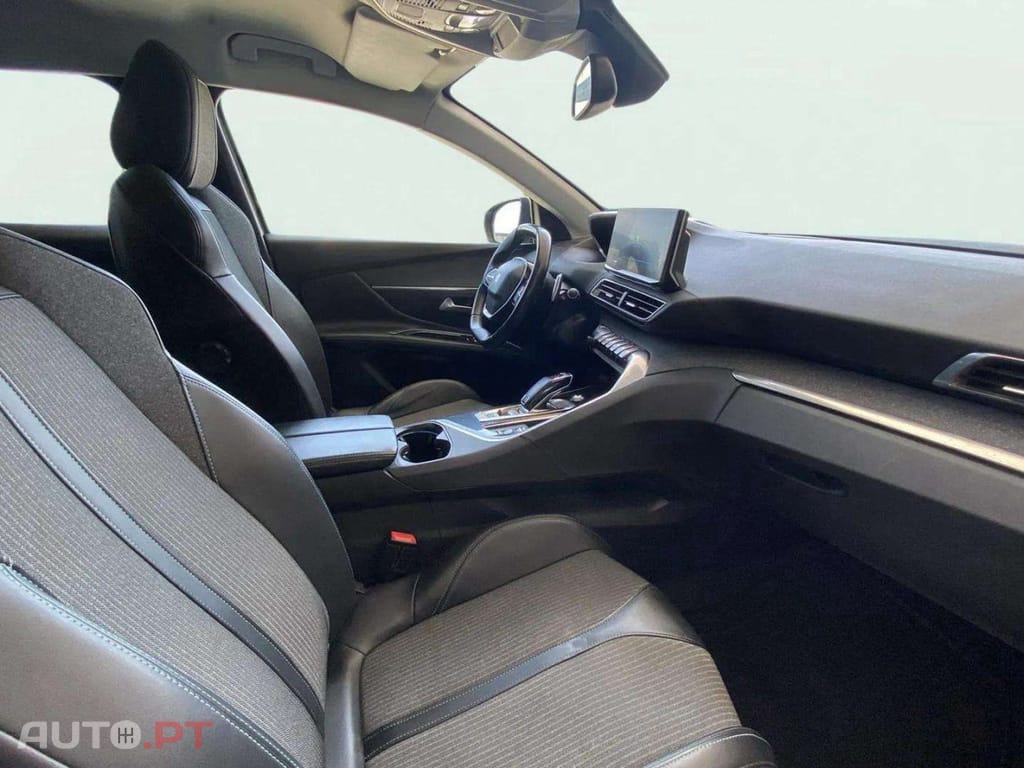 Peugeot 3008 1.5 BlueHDi Allure EAT8