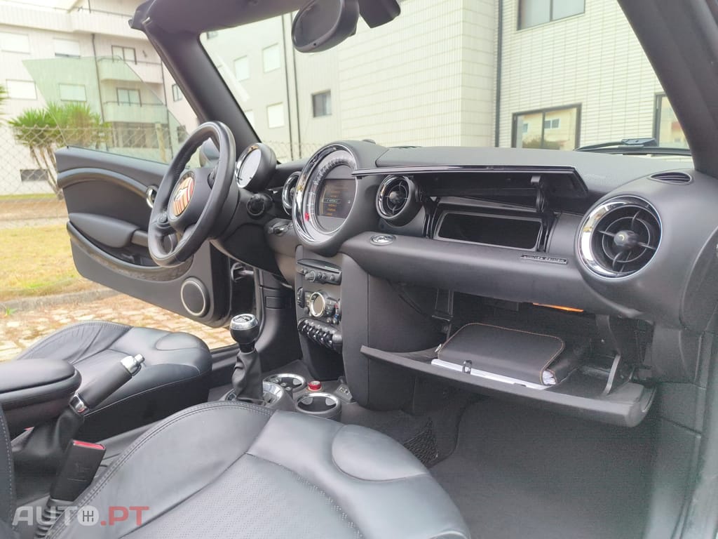 MINI Cooper R57 2015