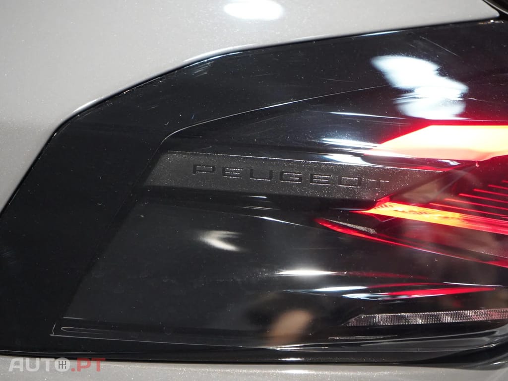 Peugeot 2008 1.2 Hybrid Allure e-DCS6