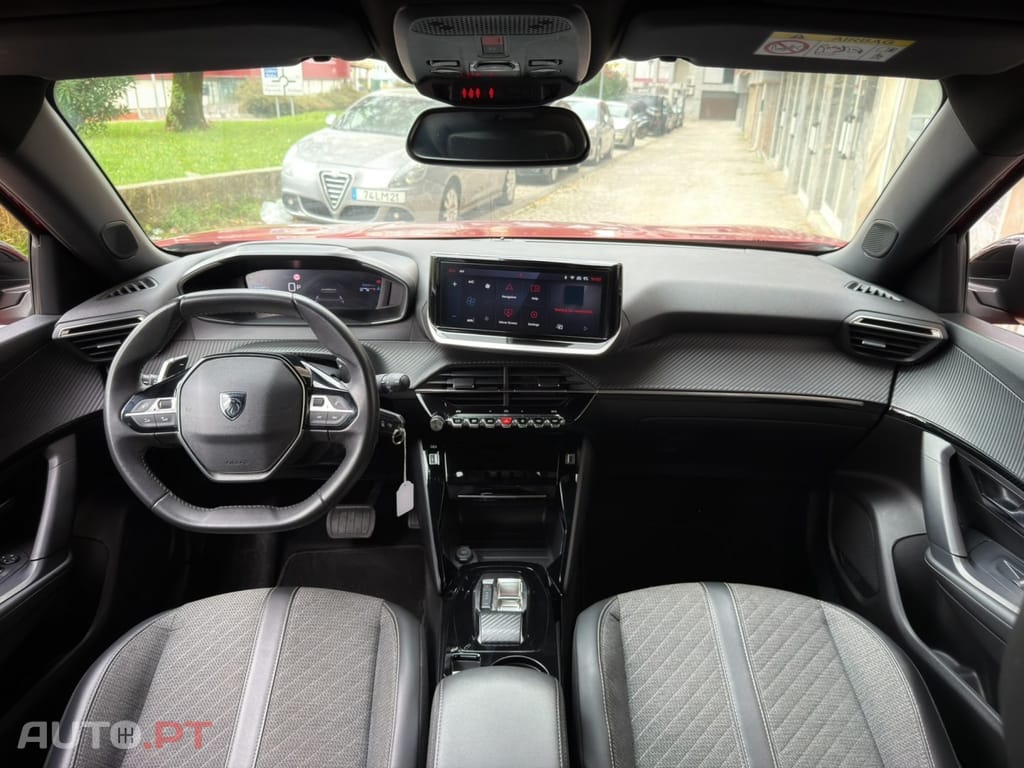 Peugeot 2008 PureTech 130 EAT8 GT