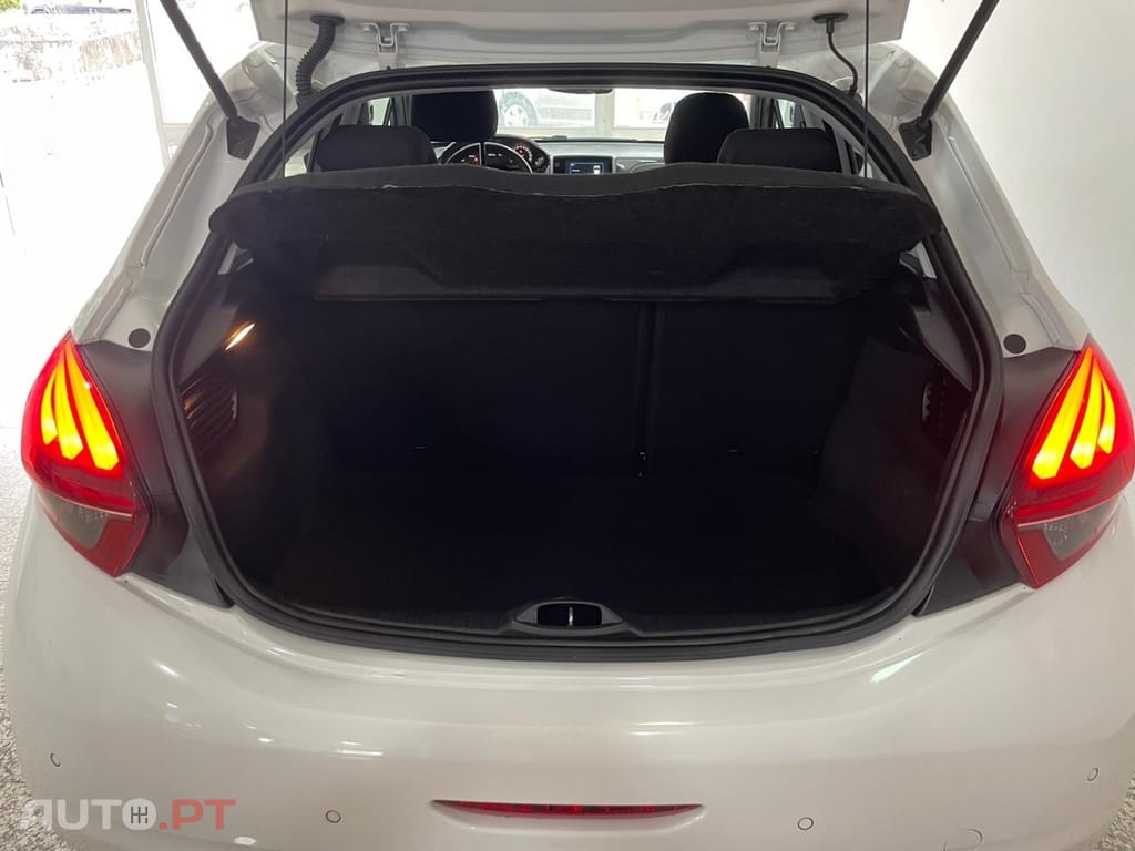 Peugeot 208 1.2 PureTech Signature