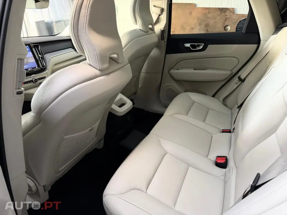 Volvo XC60 2.0 T6 PHEV Core AWD