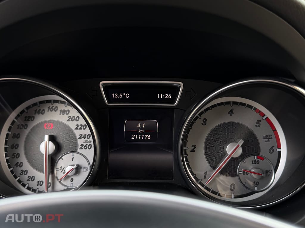 Mercedes-Benz CLA 180 coupé 4 portas