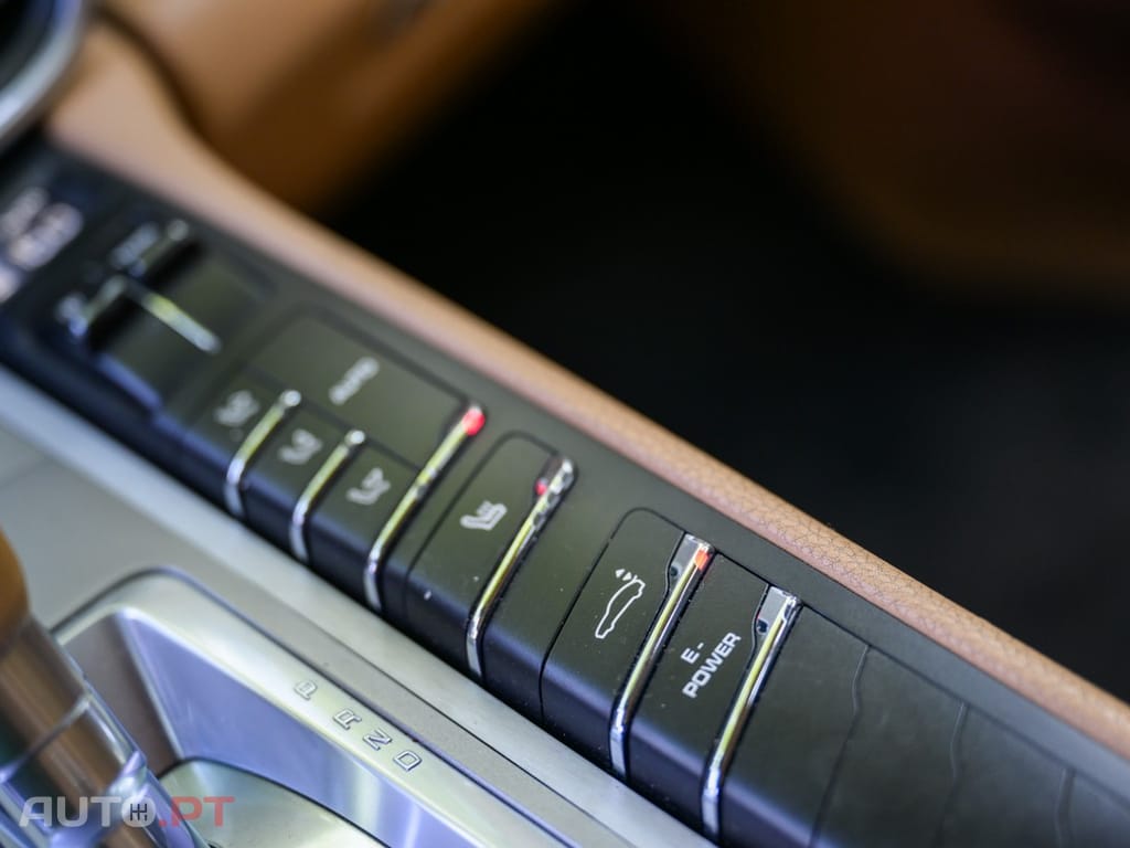 Porsche Panamera S Hybrid J19