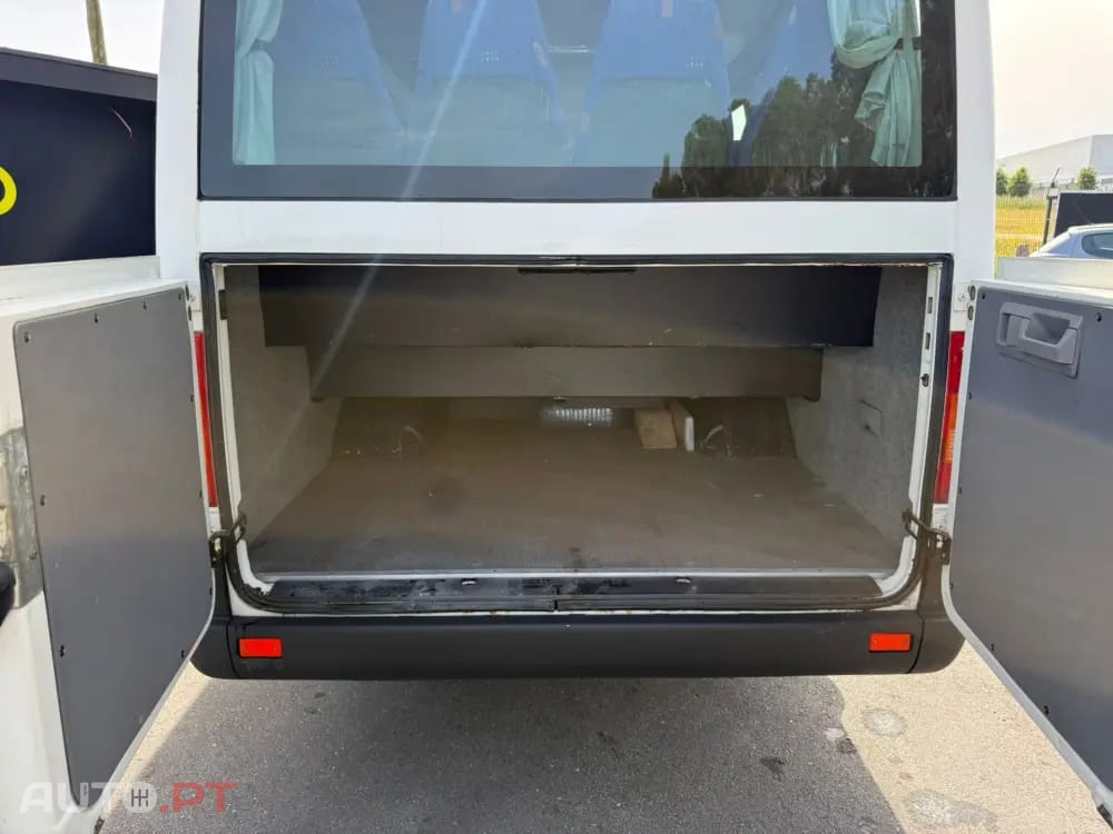 Volkswagen Crafter mini bus