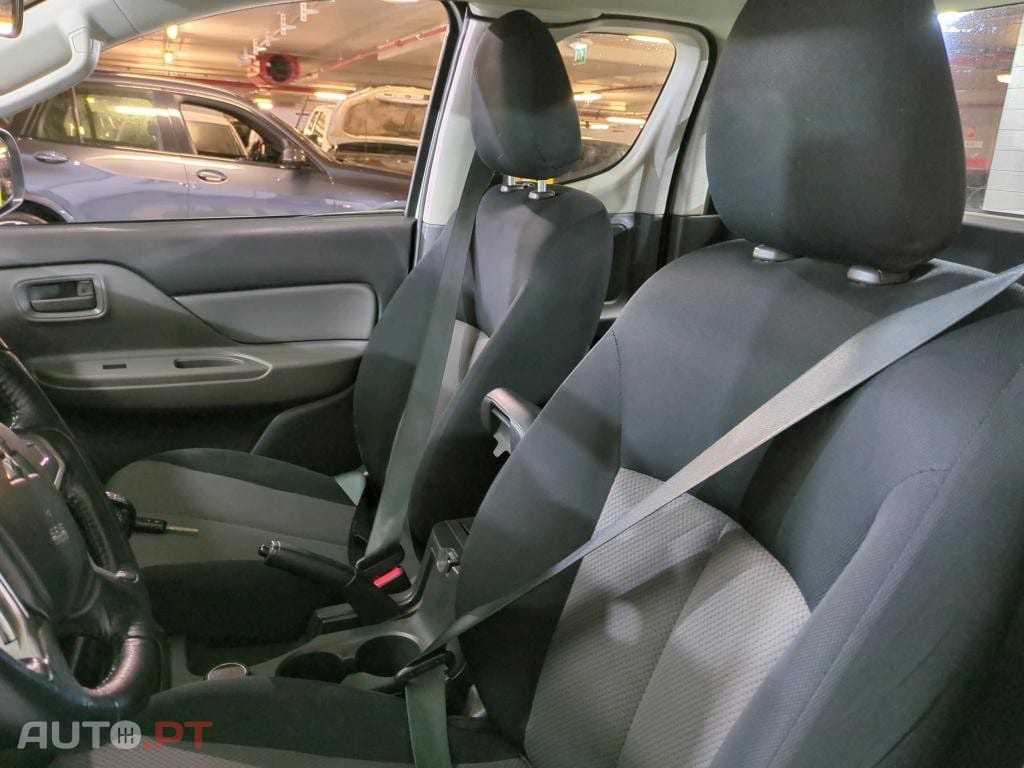 Mitsubishi L200 2.4 DI-D CD Invite 4WD