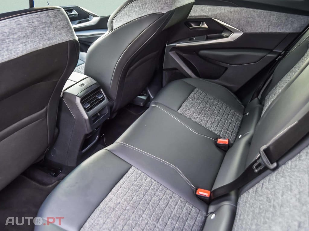 Peugeot 3008 1.2 Hybrid Allure e-DCS6