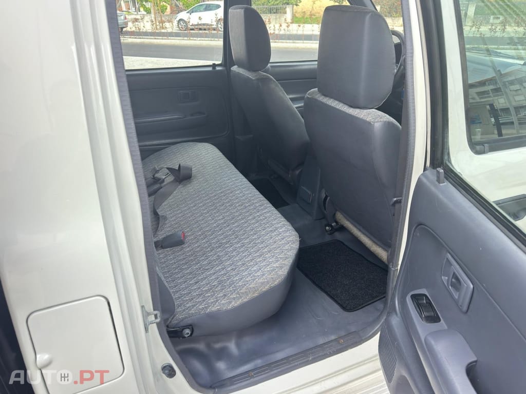 Toyota Hilux 2.5 D-4D 2WD CD AC