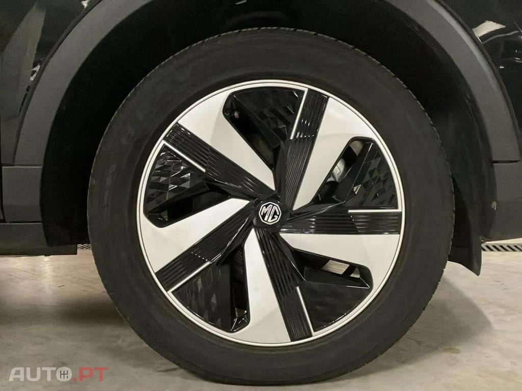 MG ZS EV 72.6 kWh Luxury OBC 11 KW