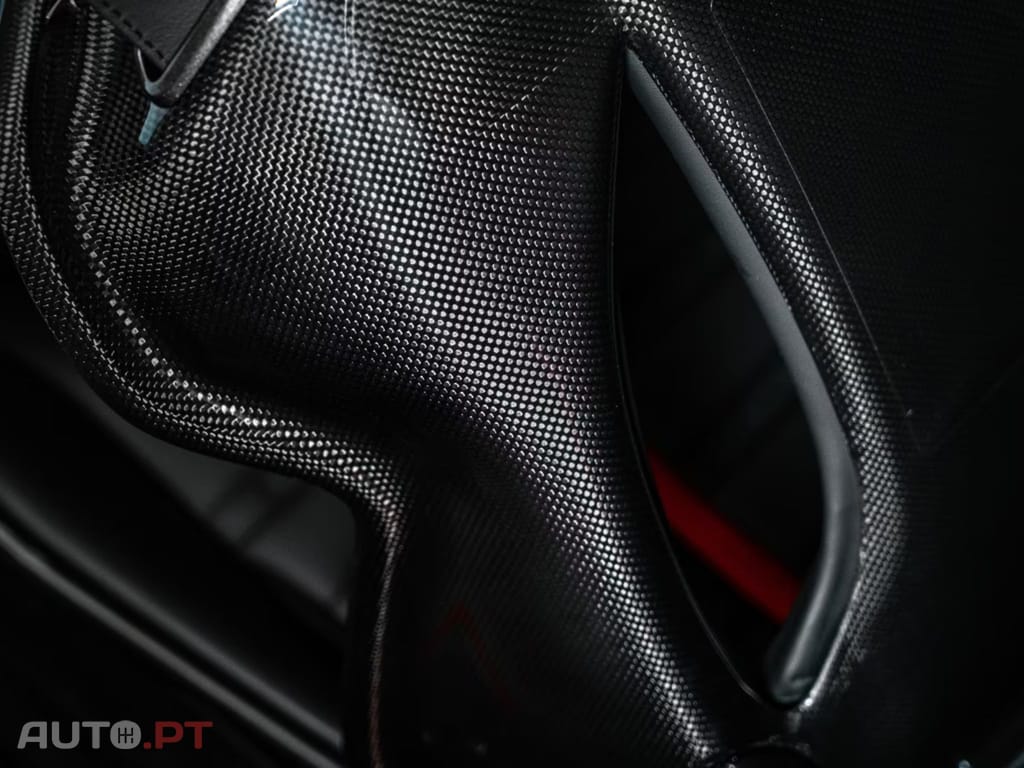 Ferrari SF90 Stradale I.V.A DEDUTIVEL 