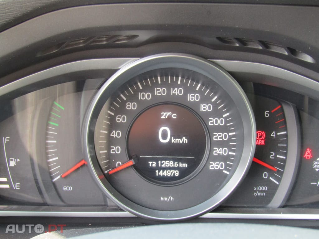 Volvo V40 2.0 D3 R-Design Momentum