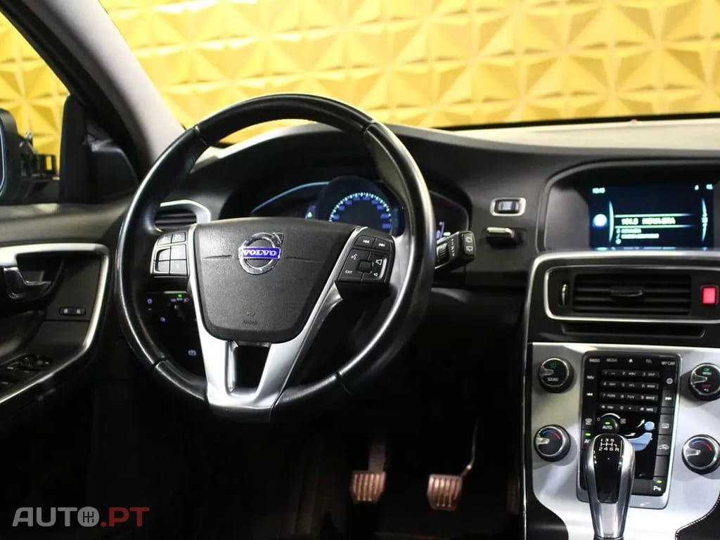 Volvo V60 2.0 D2 Momentum Drive