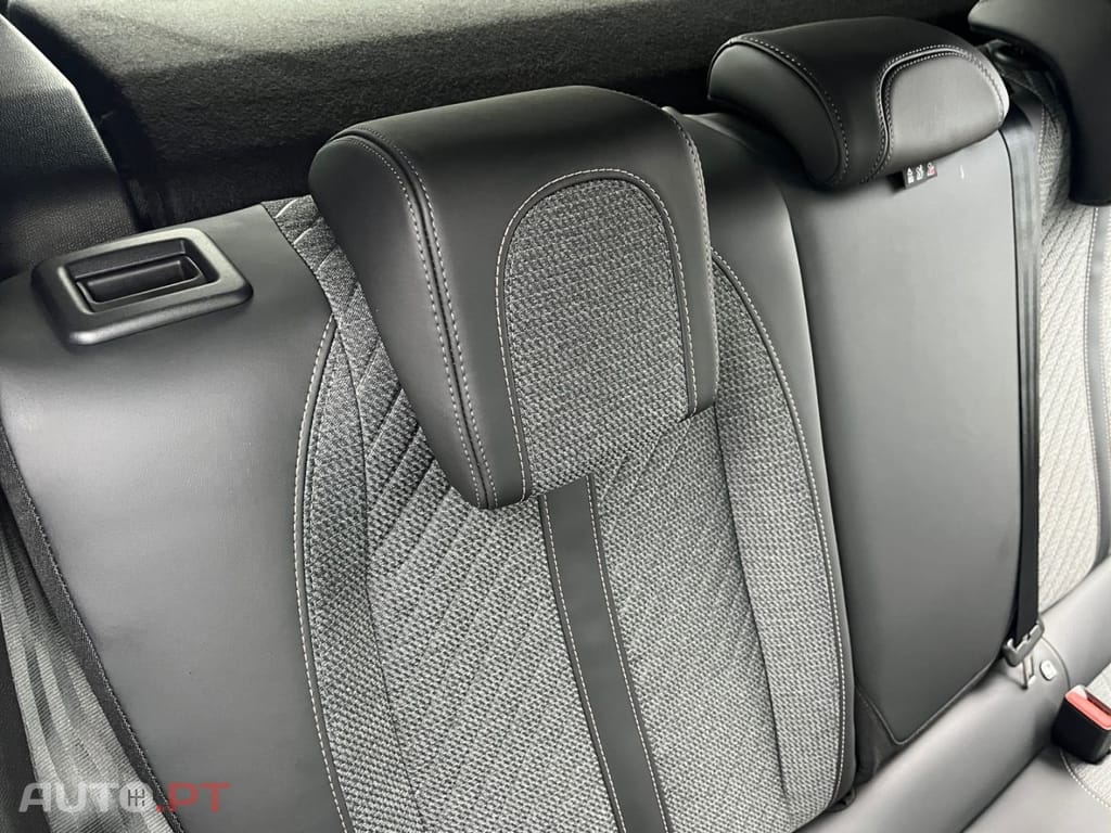 Peugeot E-2008 Allure I.V.A DEDUTÍVEL 