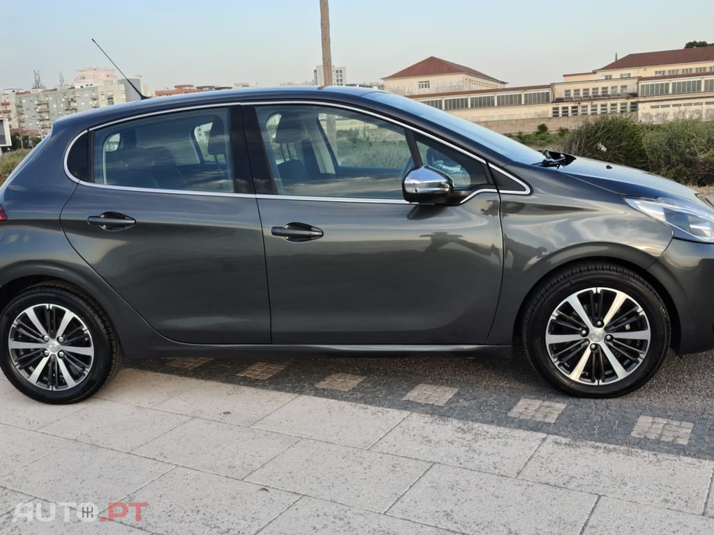 Peugeot 208 1.2 PureTech Allure EAT6