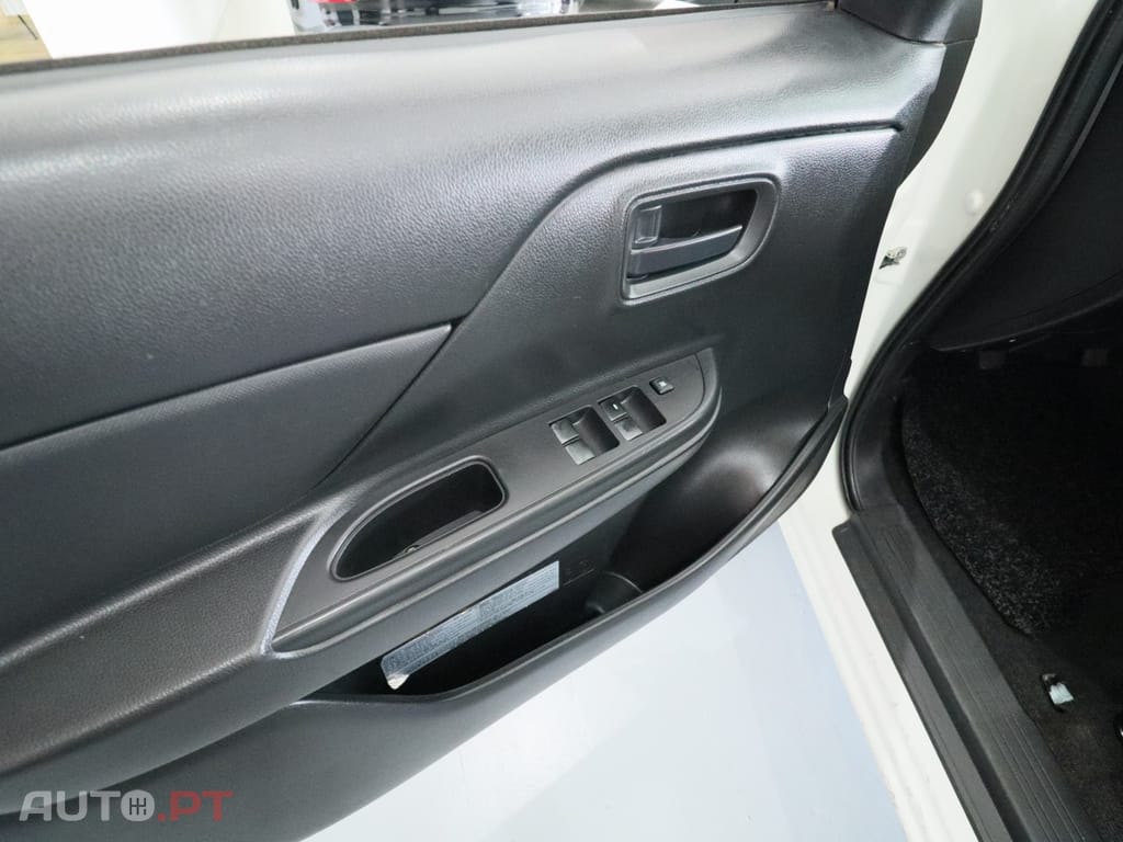 Mitsubishi L200 2.3 DI-D CD Invite 4WD