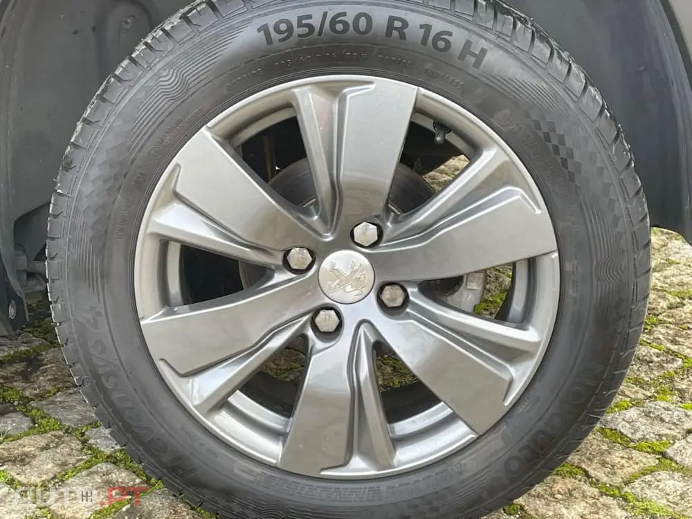 Peugeot 2008 1.2 PureTech Signature