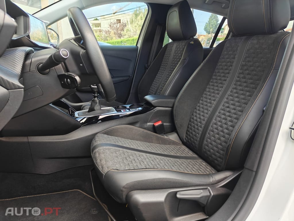 Peugeot 208 PureTech 100 Allure Pack