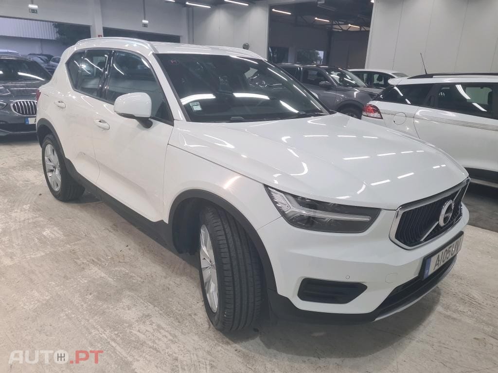 Volvo XC40 2.0 D3 Momentum Plus