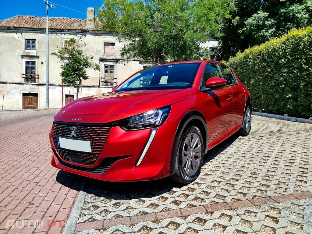 Peugeot 208 Allure 50 kWh 136cv