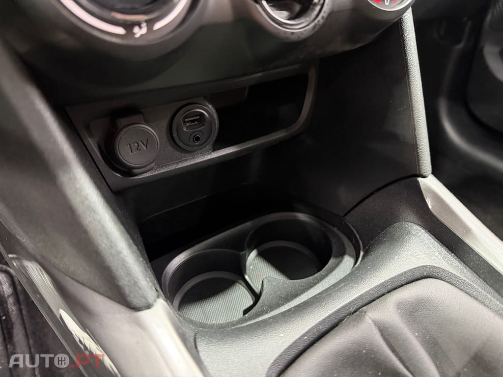 Peugeot 2008 1.2 e-VTi Style