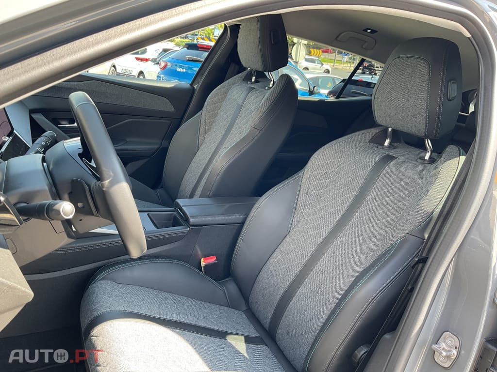 Peugeot 408 1.2 PureTech Allure EAT8