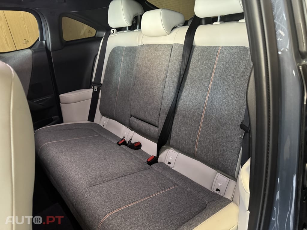 Mazda MX-30 e-SKYACTIV Advantage+Modern Confidence