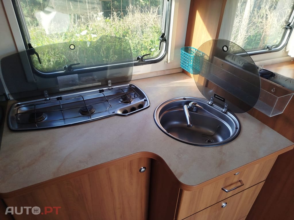 Knaus Südwind Sky wave.  Cama basculante E SUÍTE