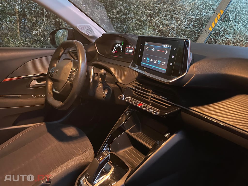 Peugeot 208 1.2 PureTech Allure EAT8