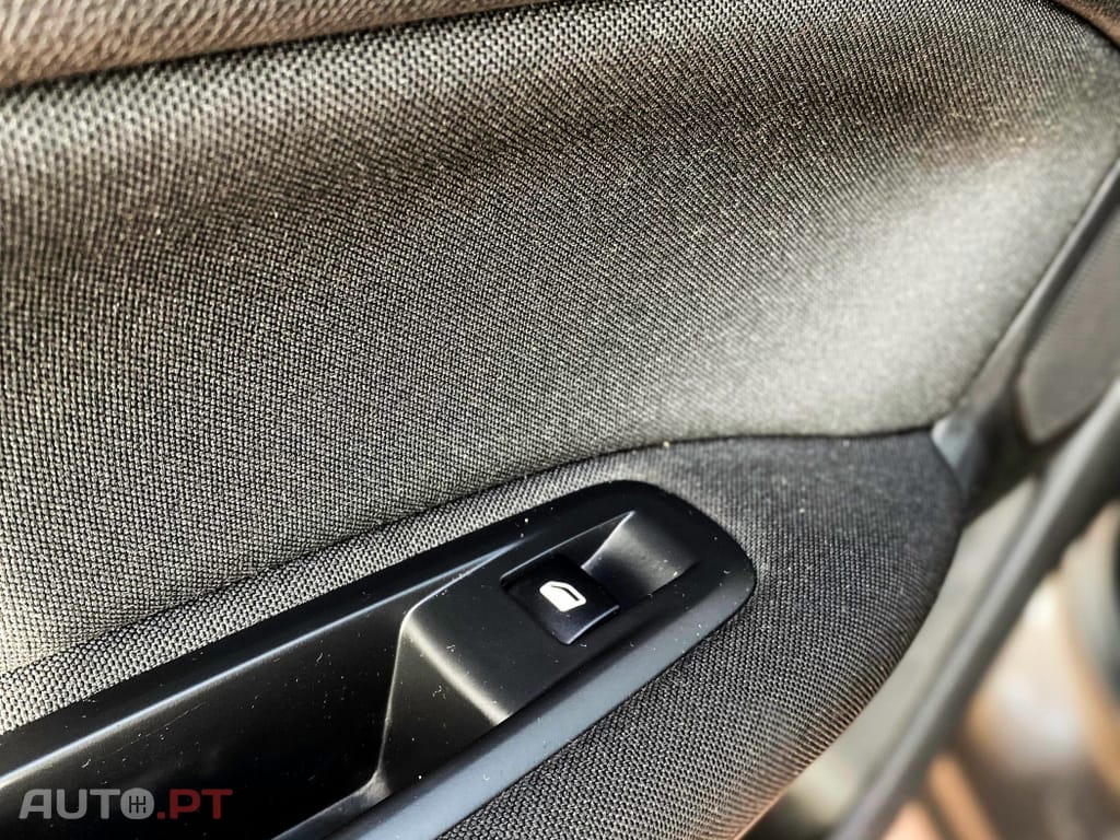 Peugeot 308 1.6 e-HDi Allure J17